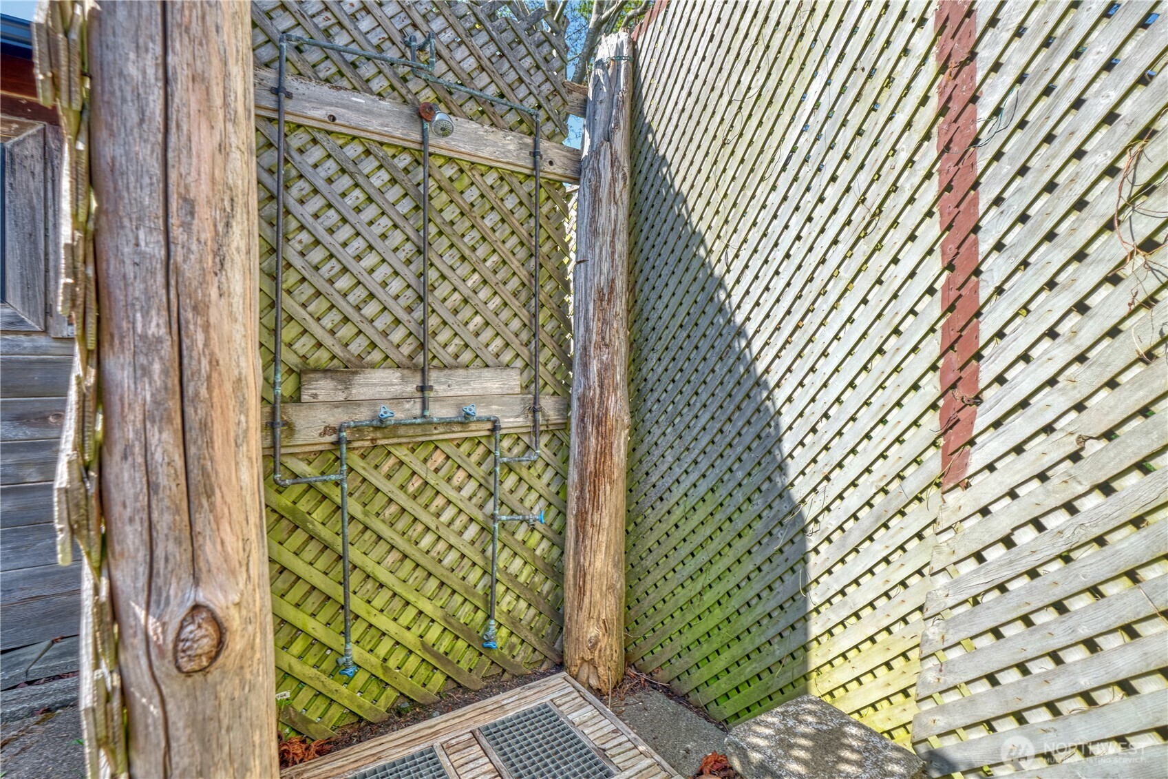 684 Mallard Drive Point Roberts, WA 98281 - Photo 22 of 37 a bathroom with a shower curtain