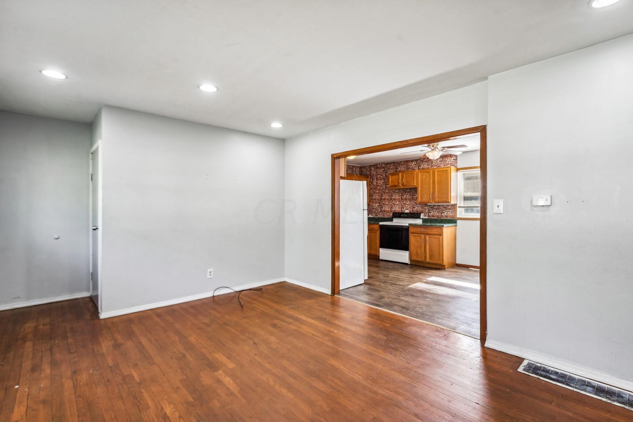 3590 Tremaine Road Columbus, OH 43232 - Photo 4 of 30 13-web-or-mls-3590-tremaine-rd