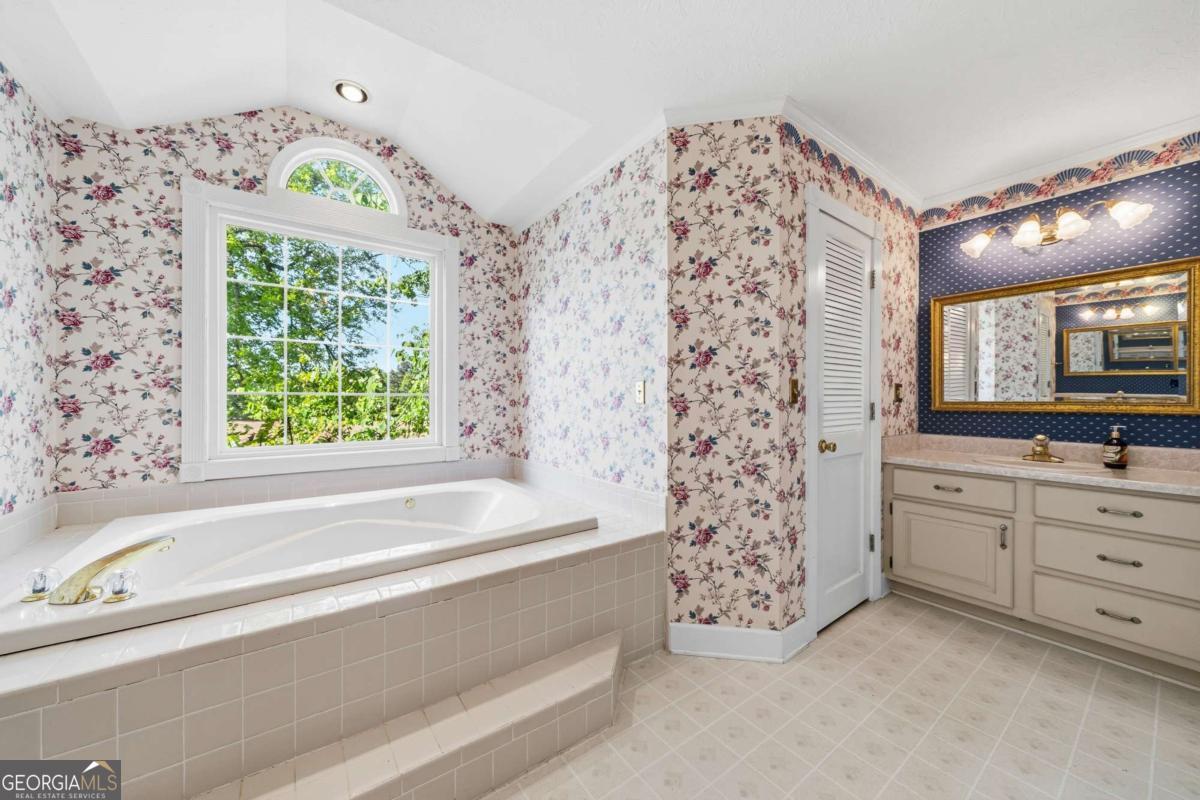 56 Claymont Road McIntyre, GA 31054 - Photo 32 of 63 a bathroom with a bathtub and a sink
