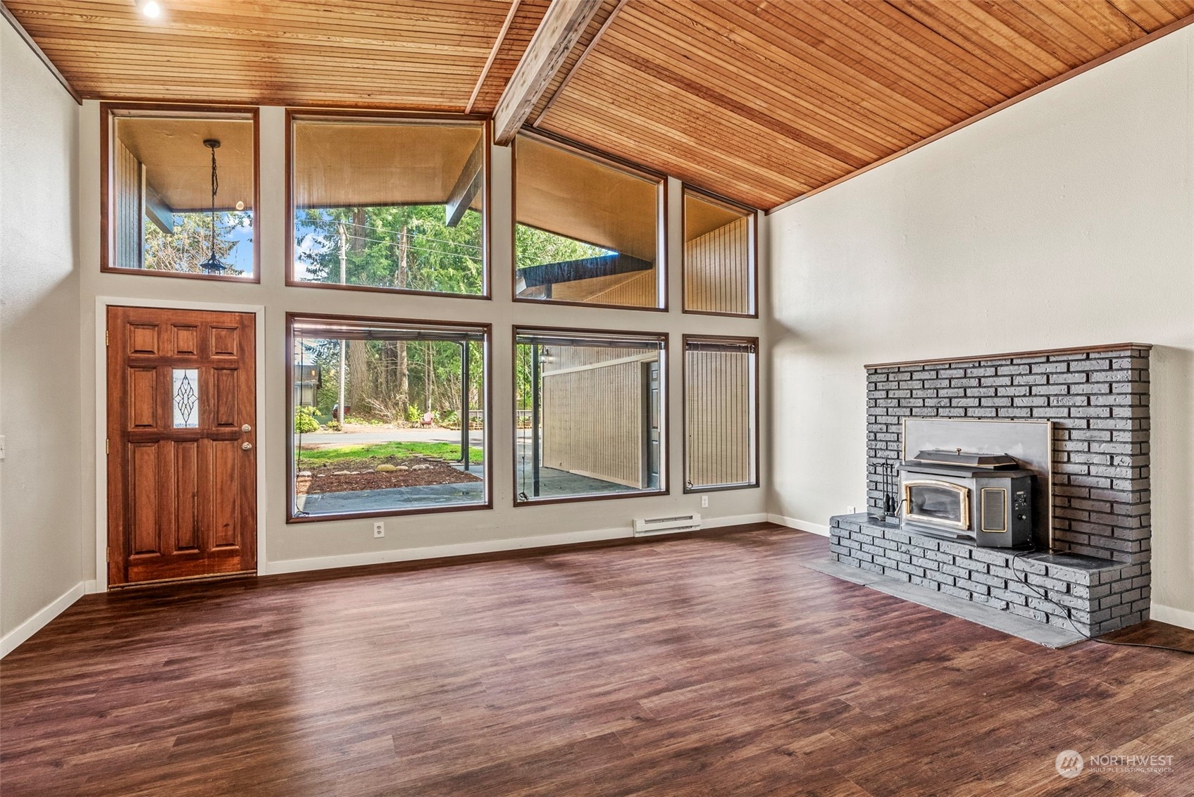 122 Fircrest Road Chehalis, WA 98532 - Photo 4 of 31 an empty room with wooden floor fireplace and windows