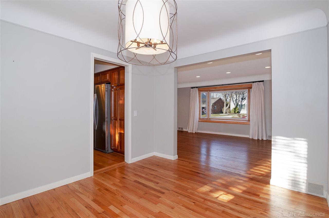 805 Canterbury Road Grosse Pointe, MI 48236 - Photo 8 of 41 31368389-7.JPG