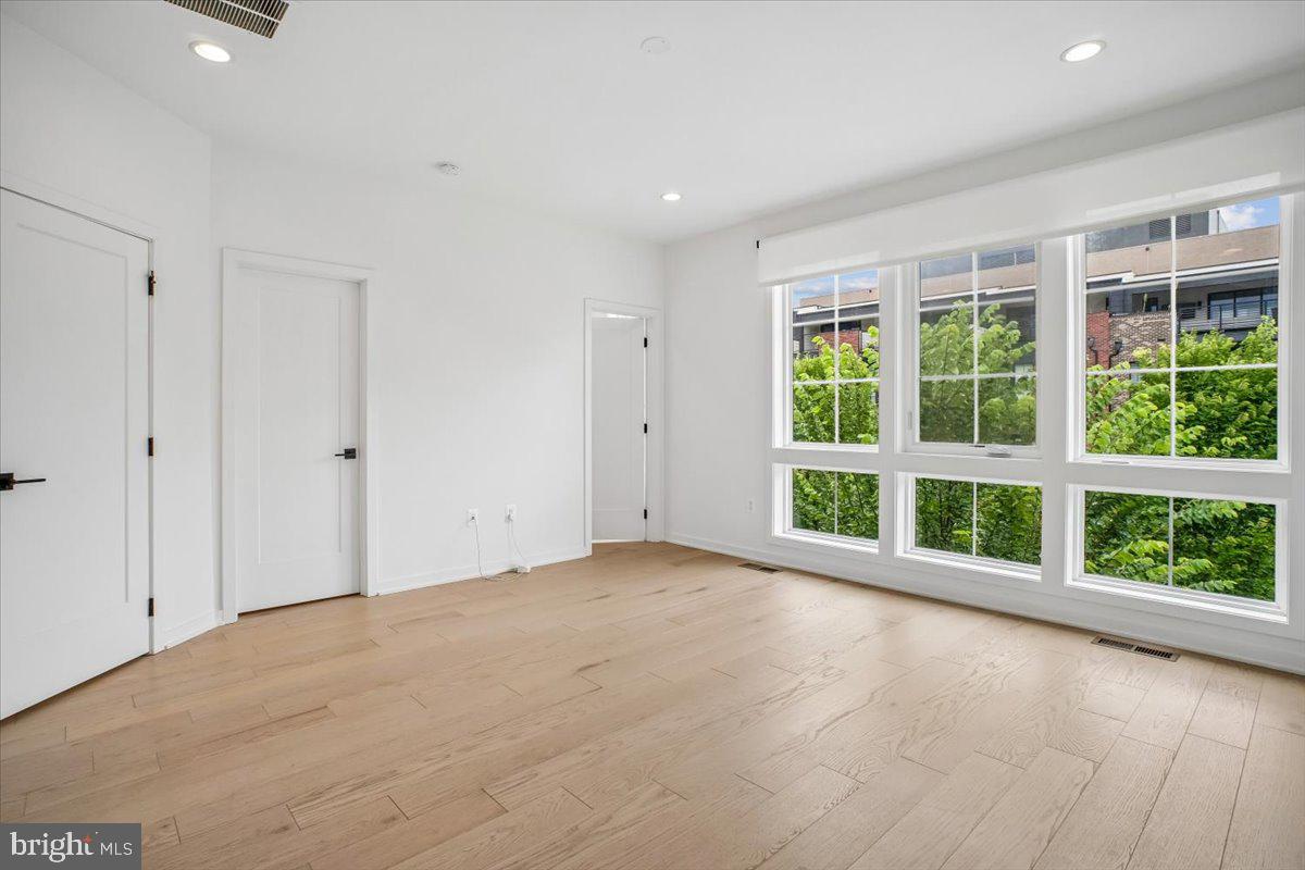 11711 Paysons Way Reston, VA 20191 - Photo 31 of 64 Primary Bedroom W/ 2 Walk-in Closets