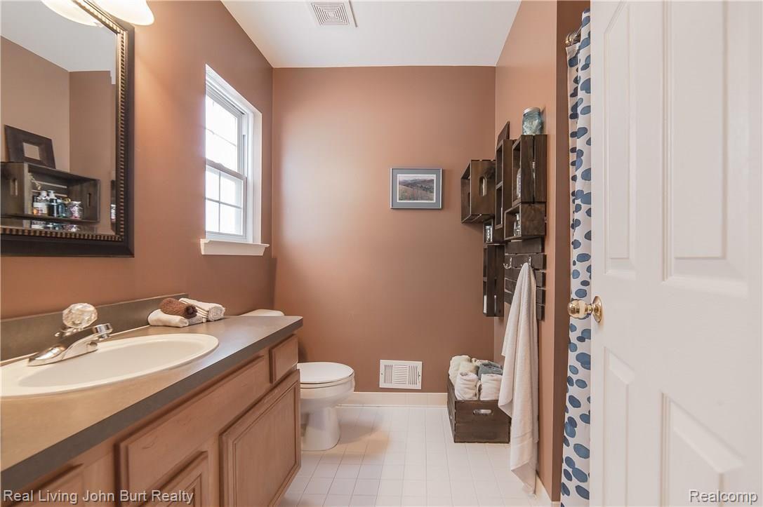 94 Eagle Ridge Road Lake Orion, MI 48360 - Photo 13 of 31 MASTER BATH