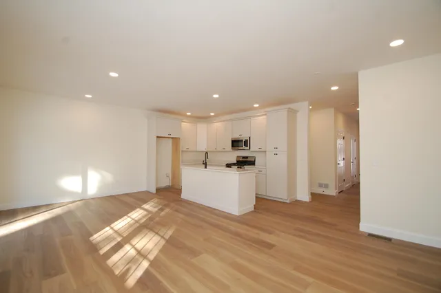 $499,000 | 3 B Dearborn Circle, Walpole, NH 03608