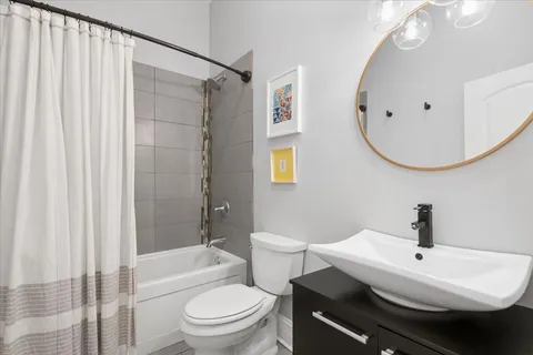 $650,000 | 3140 North Richmond Street, Unit 1, Chicago, IL 60618