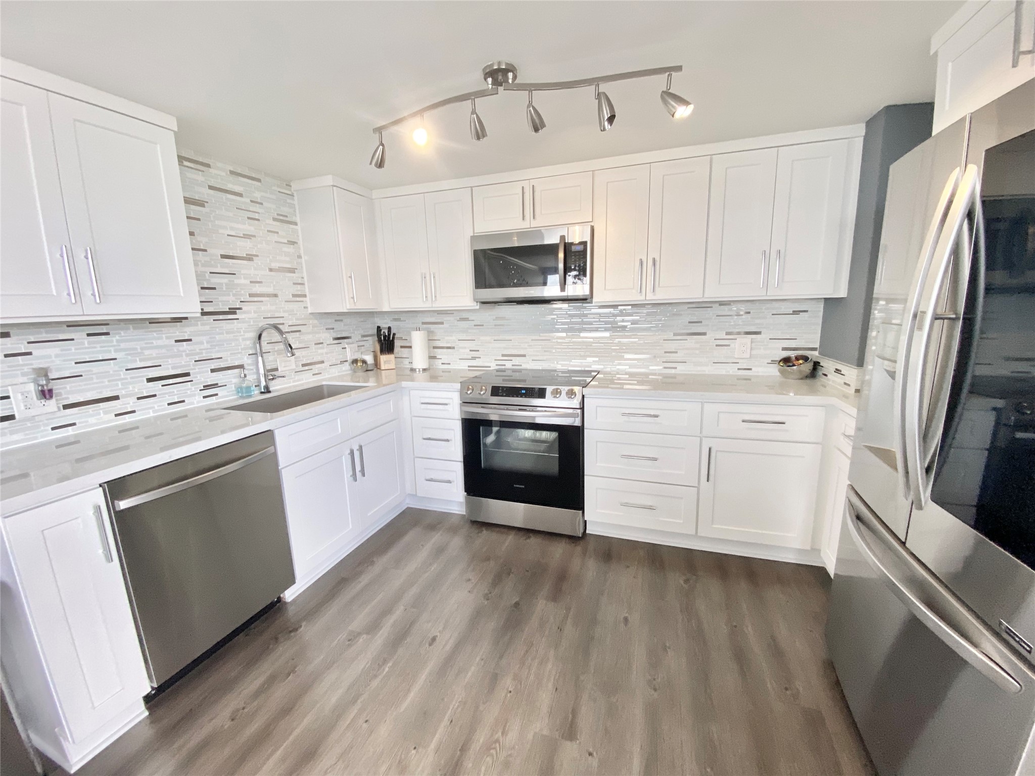 2016 Main Street, Unit 1702 Houston, TX 77002 - Photo 5 of 31