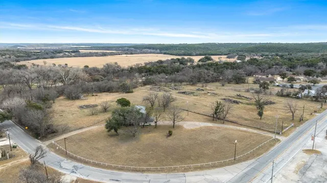 $1,436,000 | 1404 Northeast Barnard Street, Glen Rose, TX 76043