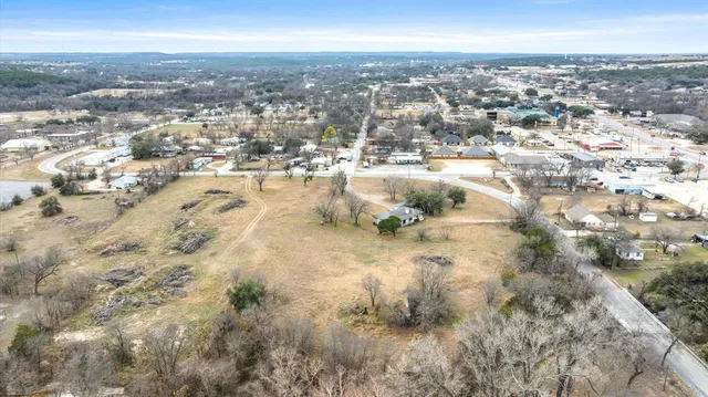 $1,436,000 | 1404 Northeast Barnard Street, Glen Rose, TX 76043