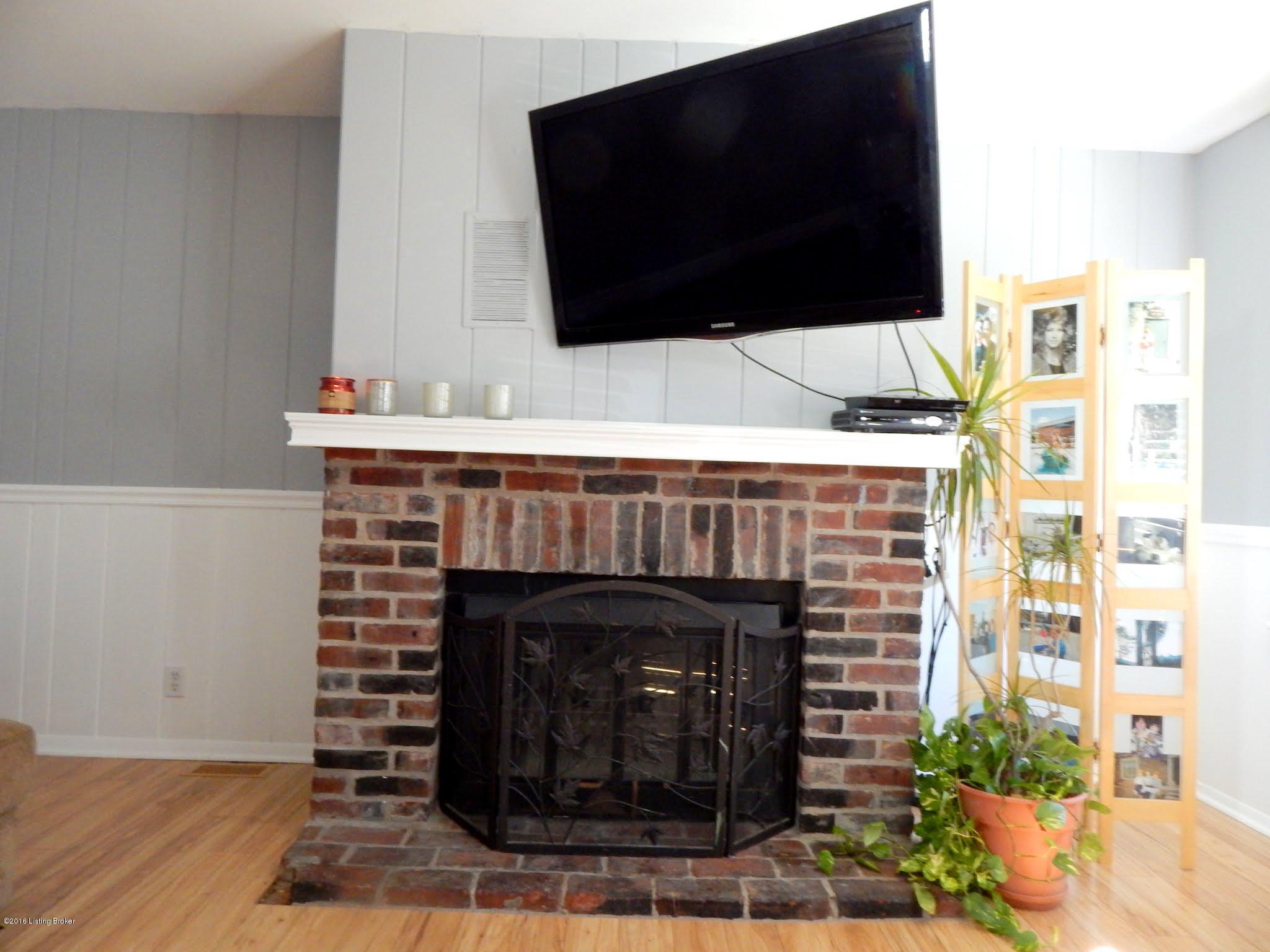 1109 Rammers Avenue Louisville, KY 40204 - Photo 9 of 32 DSCN1706