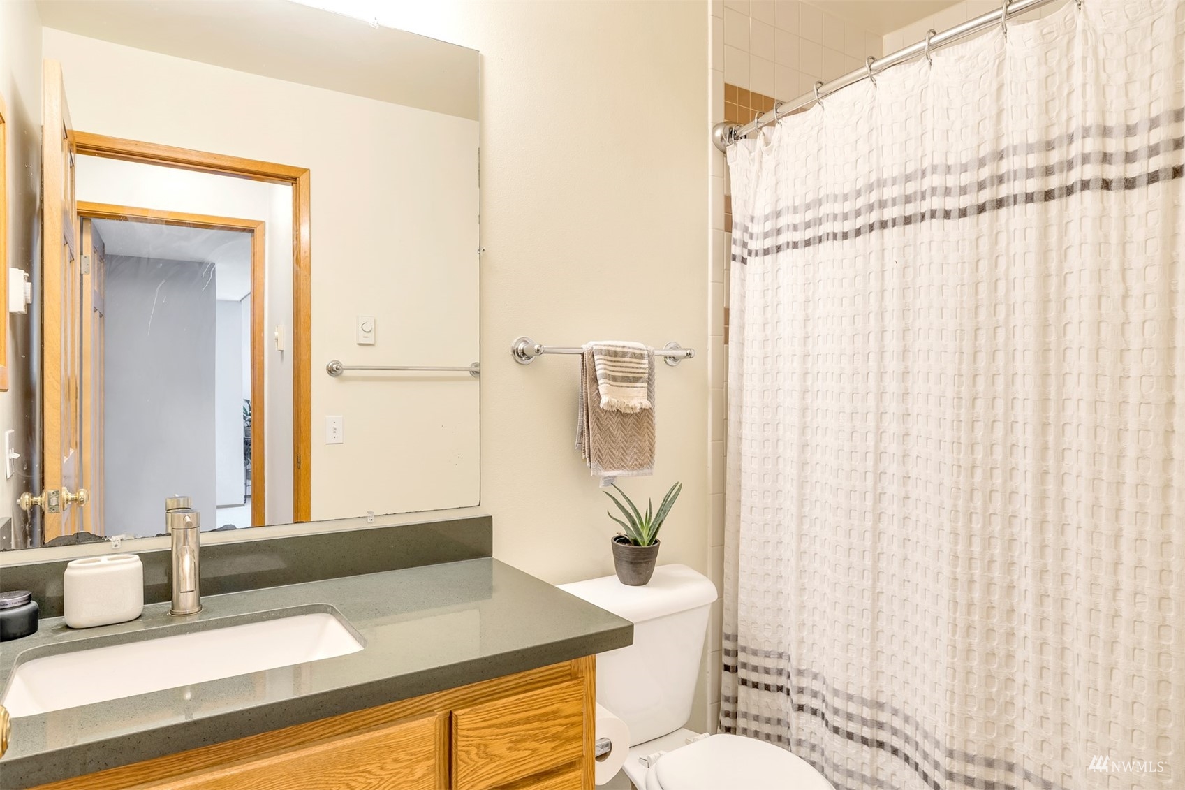 23616 Edmonds Way, Unit E Edmonds, WA 98026 - Photo 13 of 15 Gallery Image 13