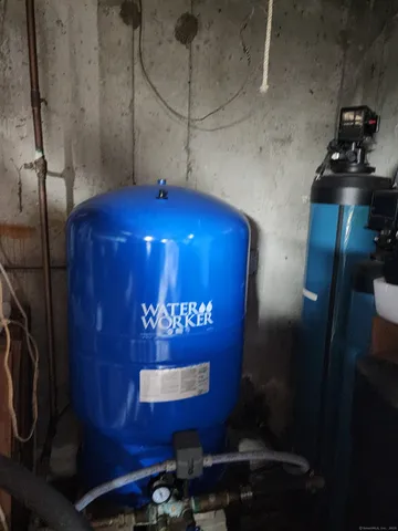 $425,000 | 576 Voluntown Road, Griswold, CT 06351