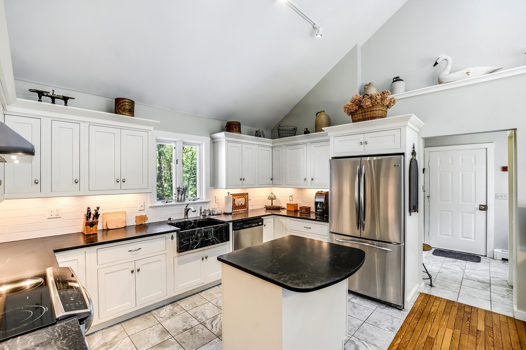 145 Tracy Road New London, NH 03257 - Photo 4 of 27 Gallery Image 4