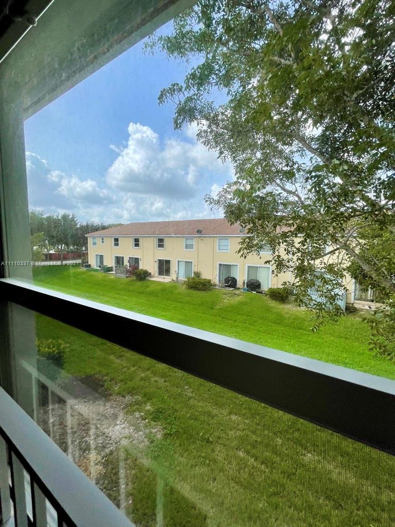 6317 Landings Terrace Tamarac, FL 33321 - Photo 16 of 20
