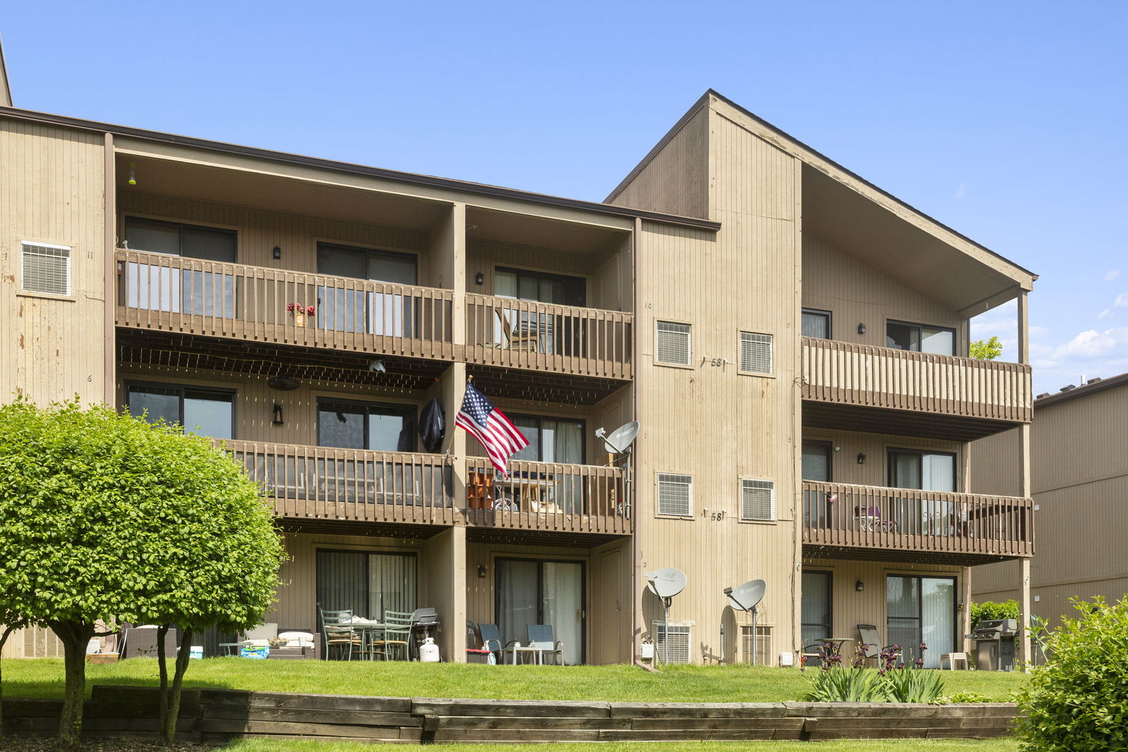 58 Vail Colony, Unit 10 Fox Lake, IL 60020 - Photo 3 of 28 a front view of residential houses with yard