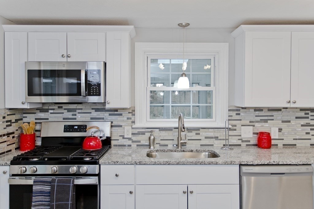 37 Lincoln Road Longmeadow, MA 01106 - Photo 18 of 37