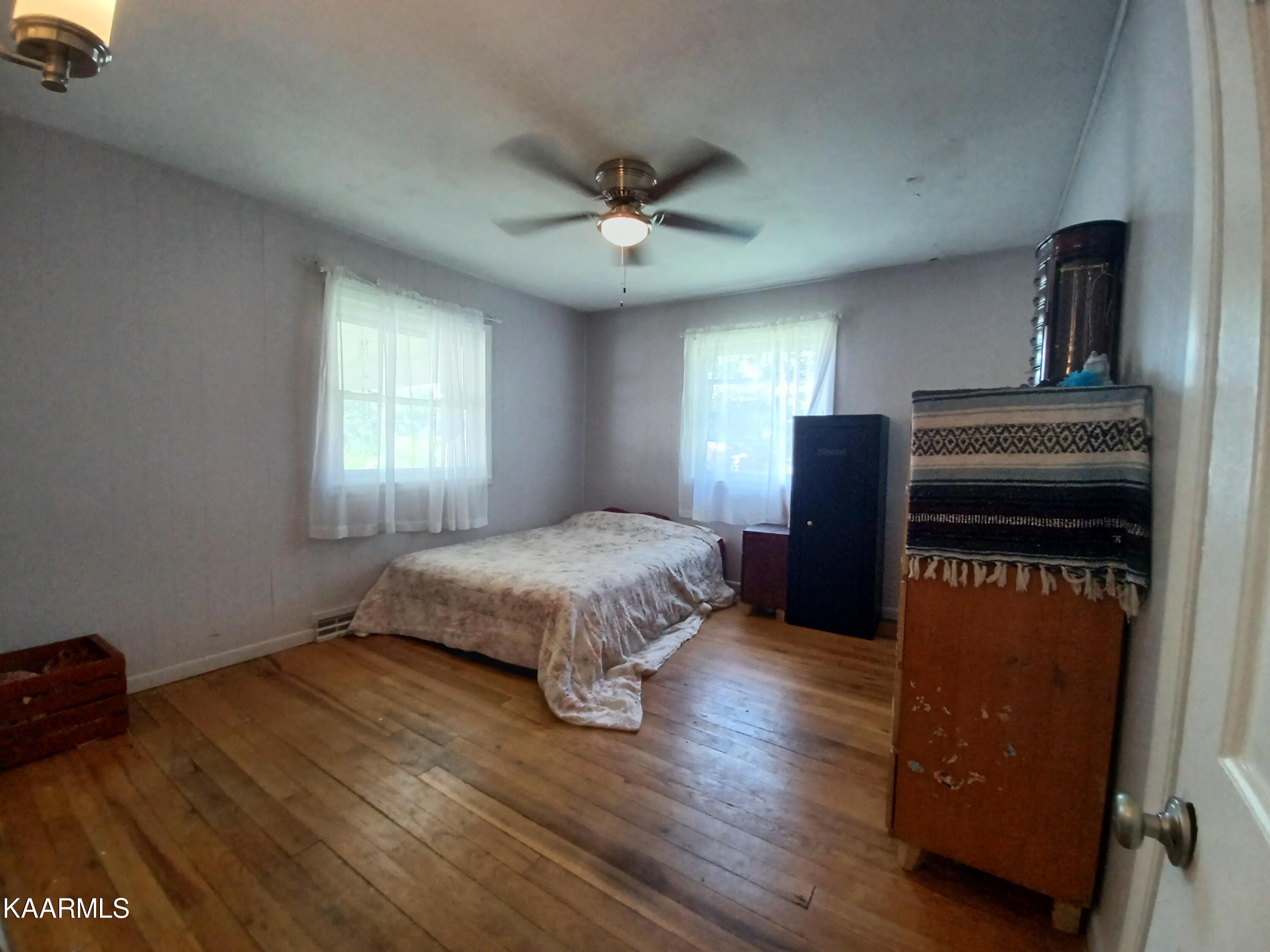 45 Outer Drive Oak Ridge, TN 37830 - Photo 16 of 18 Master Bedroom