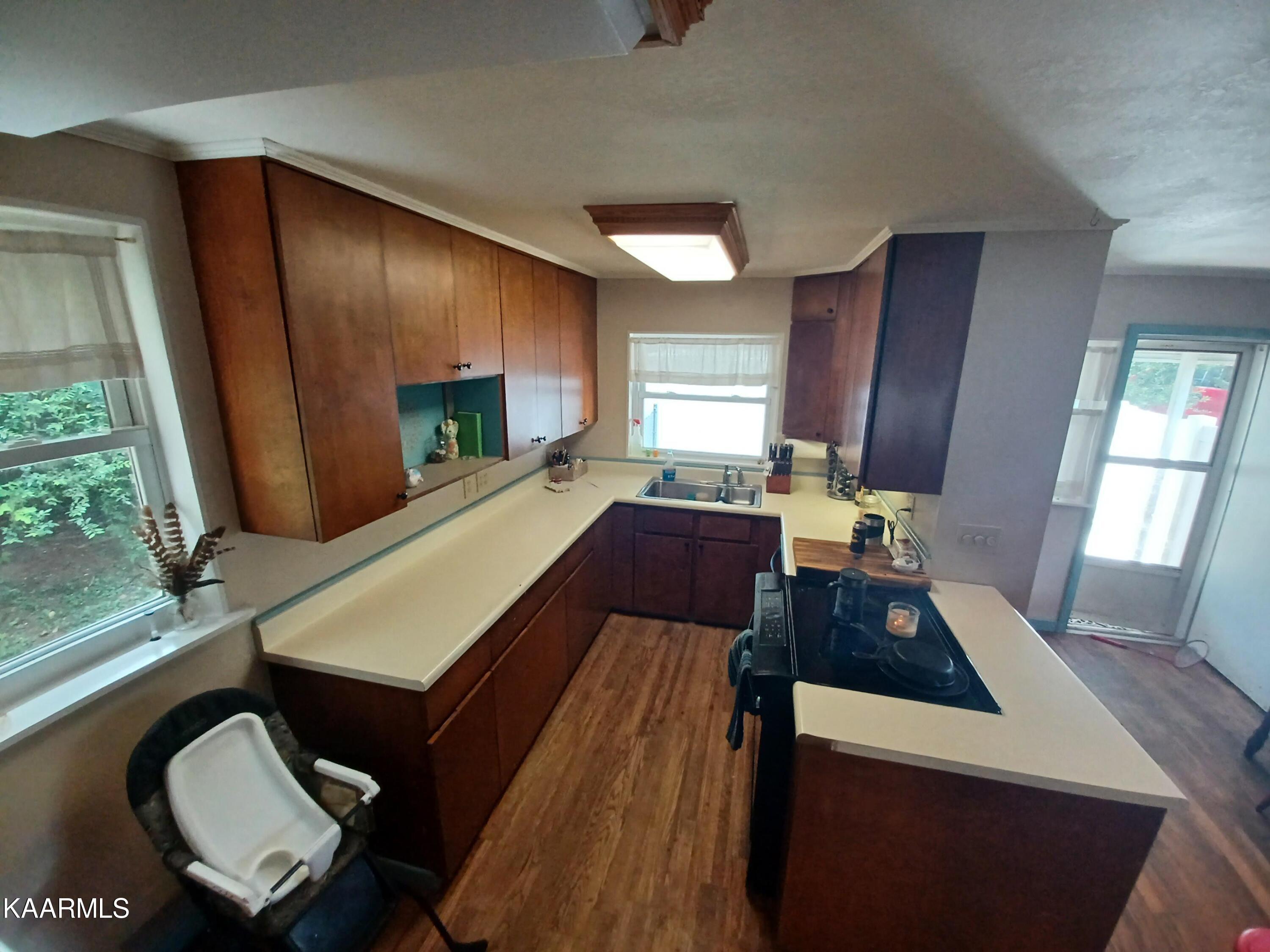 45 Outer Drive Oak Ridge, TN 37830 - Photo 8 of 18 Large Kitchen