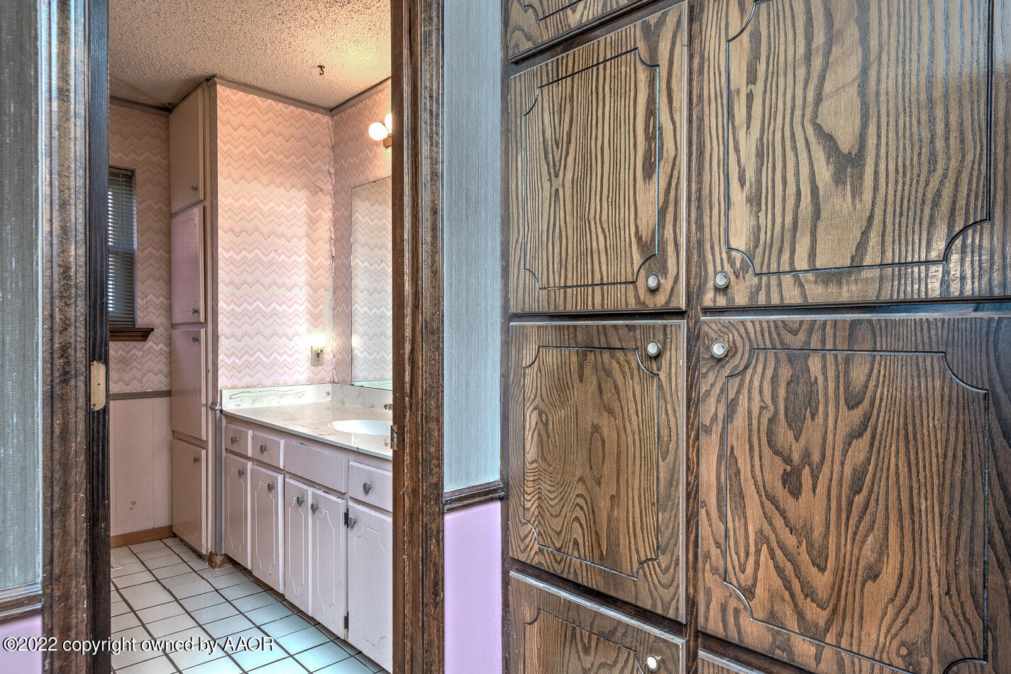 6125 Rutgers Street Amarillo, TX 79109 - Photo 7 of 13 Guest bath