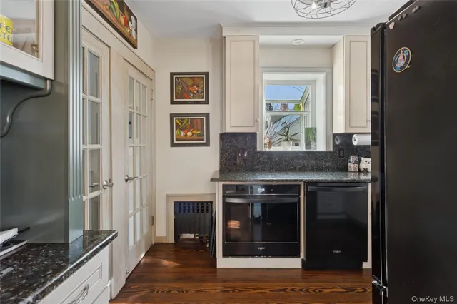 $699,999 | 15 North Oceanside Road, Rockville Centre, NY 11570