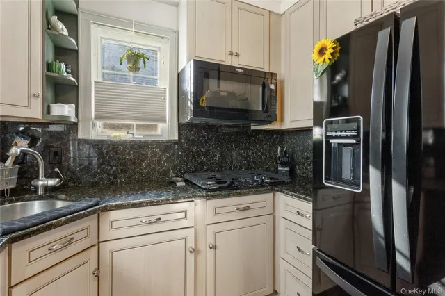 $699,999 | 15 North Oceanside Road, Rockville Centre, NY 11570