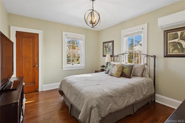 $699,999 | 15 North Oceanside Road, Rockville Centre, NY 11570