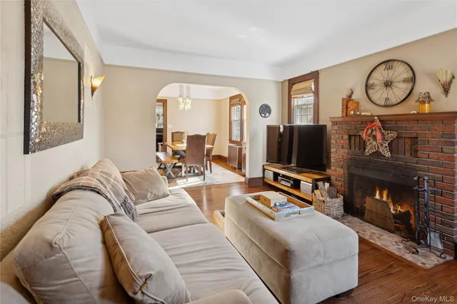 $699,999 | 15 North Oceanside Road, Rockville Centre, NY 11570