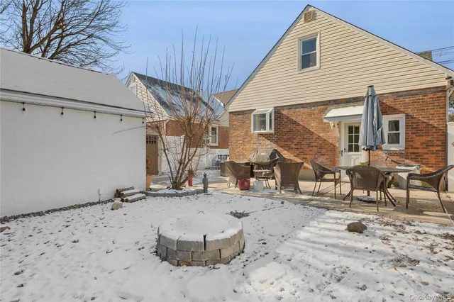 $699,999 | 15 North Oceanside Road, Rockville Centre, NY 11570