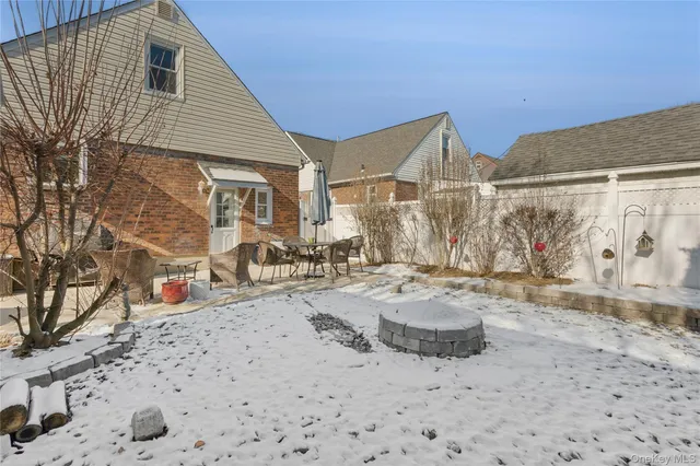 $699,999 | 15 North Oceanside Road, Rockville Centre, NY 11570