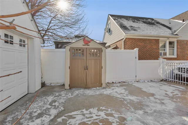 $699,999 | 15 North Oceanside Road, Rockville Centre, NY 11570