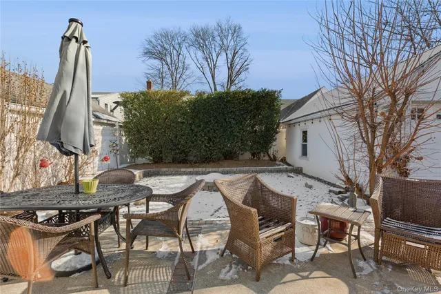 $699,999 | 15 North Oceanside Road, Rockville Centre, NY 11570