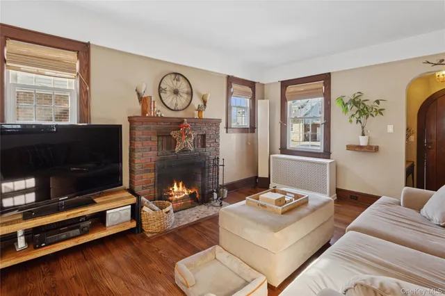 $699,999 | 15 North Oceanside Road, Rockville Centre, NY 11570