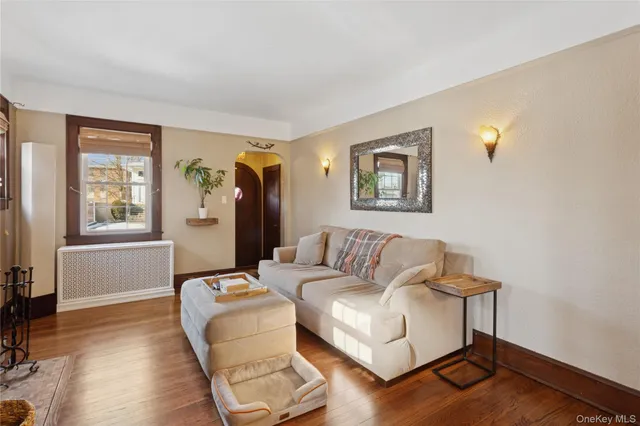 $699,999 | 15 North Oceanside Road, Rockville Centre, NY 11570