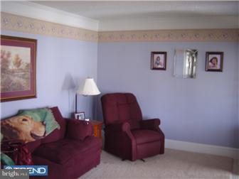 10 Croyden Road Newark, DE 19702 - Photo 3 of 8 Living Room