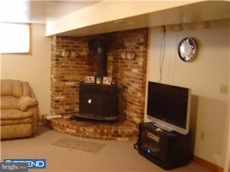 10 Croyden Road Newark, DE 19702 - Photo 6 of 8 Fireplace