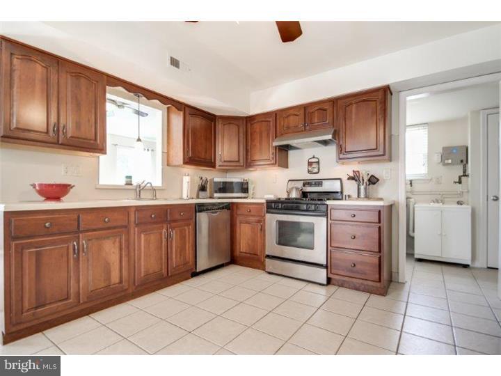 3 Cameron Court Clementon, NJ 08021 - Photo 3 of 22 Gallery Image 3
