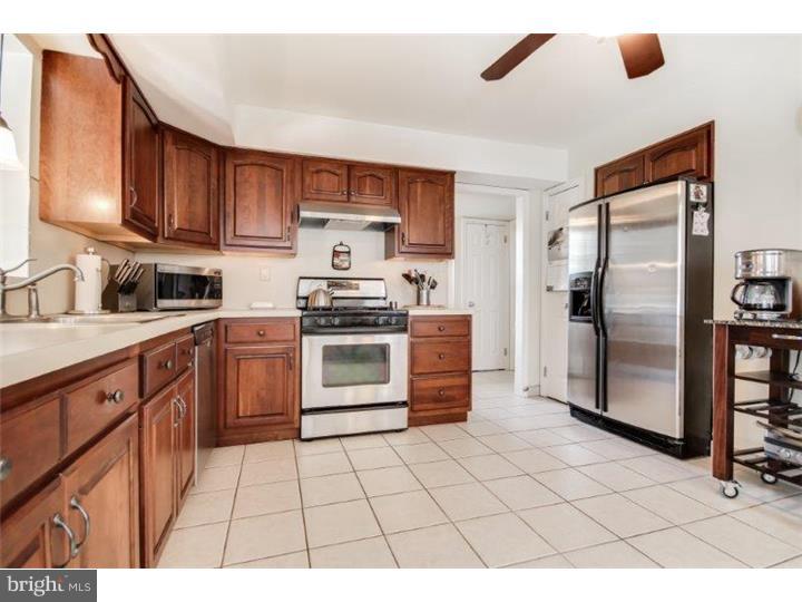 3 Cameron Court Clementon, NJ 08021 - Photo 4 of 22 Gallery Image 4