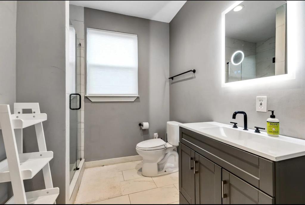 1606 West 12th Street Dallas, TX 75208 - Photo 19 of 20 Full bathroom with vanity and a shower stall