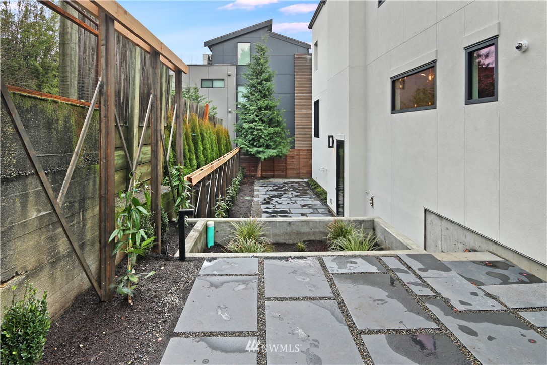 362 Ward Street Seattle, WA 98109 - Photo 32 of 40