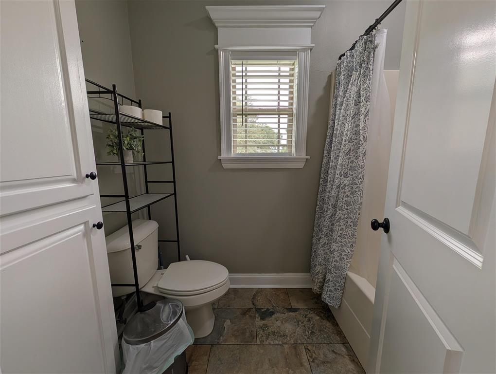 11480 Blanchard Road Welsh, LA 70591 - Photo 25 of 48 Toilet and Bathing area