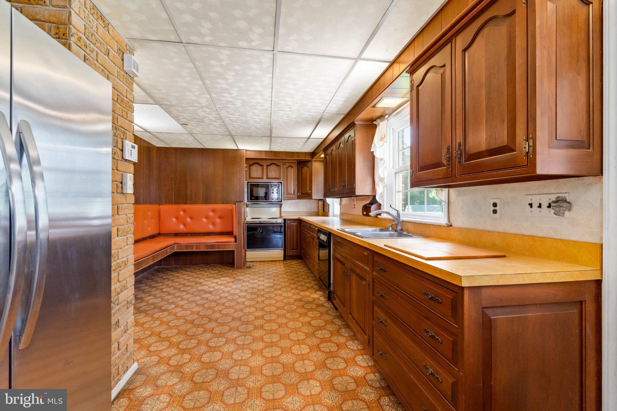 806 Long Bar Harbor Road Abingdon, MD 21009 - Photo 13 of 41 Charming kitchen with vintage flair.