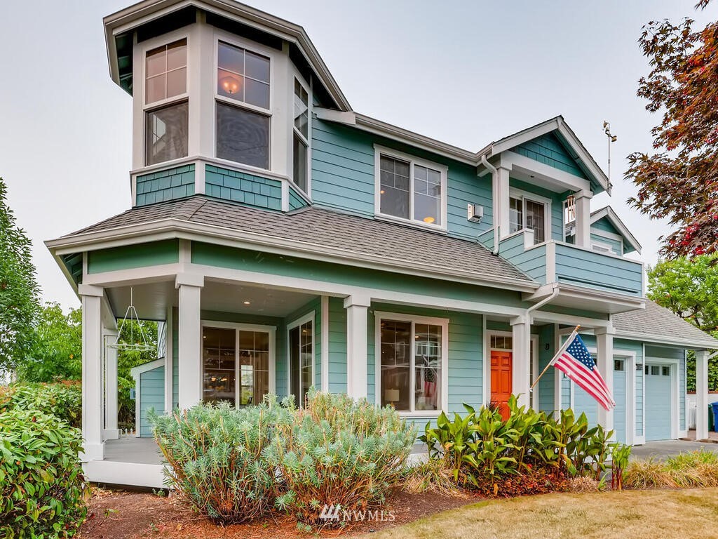 910 North 32nd Street Renton, WA 98056 - Photo 1 of 29 front view of a house with a small yard