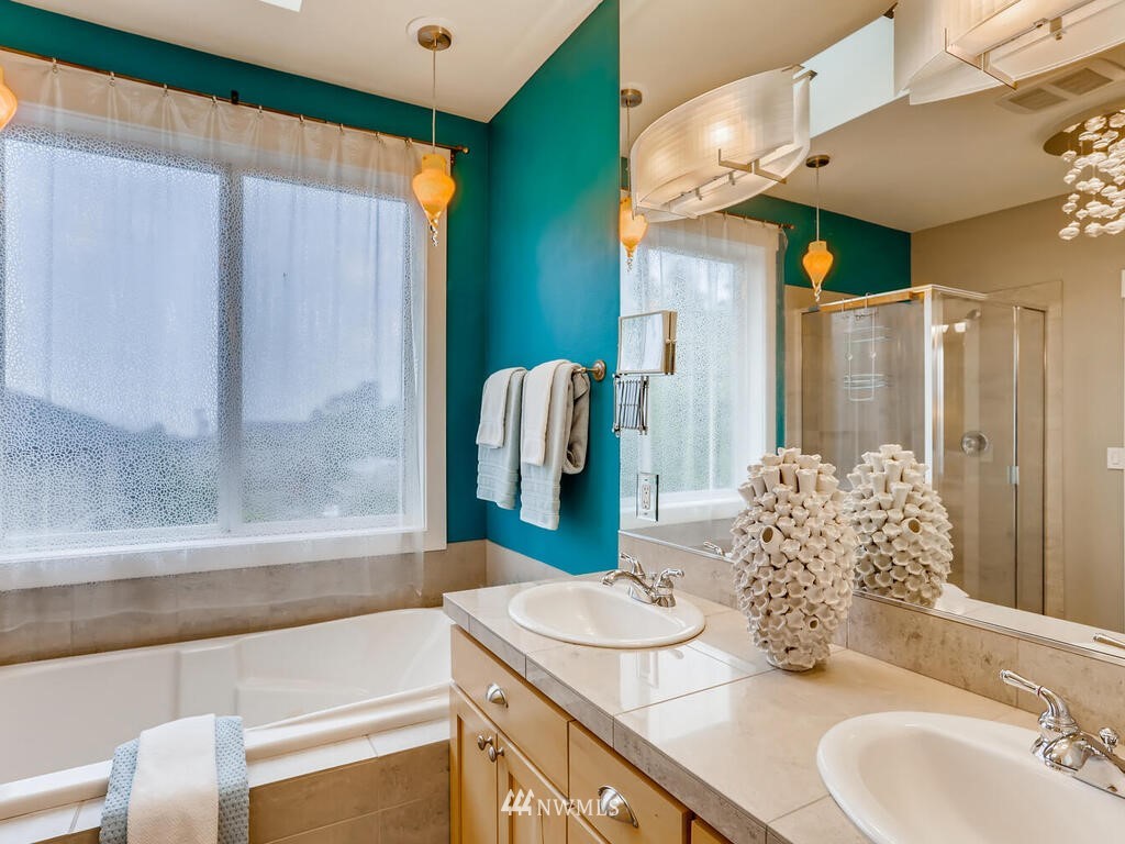 910 North 32nd Street Renton, WA 98056 - Photo 19 of 29 a bathroom with a granite countertop sink and a mirror