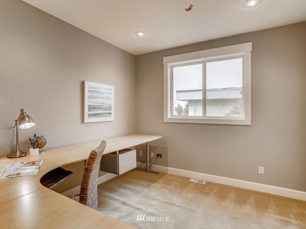 910 North 32nd Street Renton, WA 98056 - Photo 20 of 29 a view of a livingroom with furniture and window