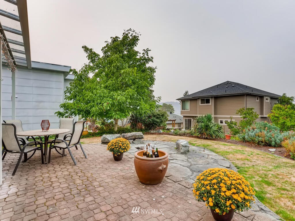 910 North 32nd Street Renton, WA 98056 - Photo 28 of 29 a view of a backyard with garden and furniture