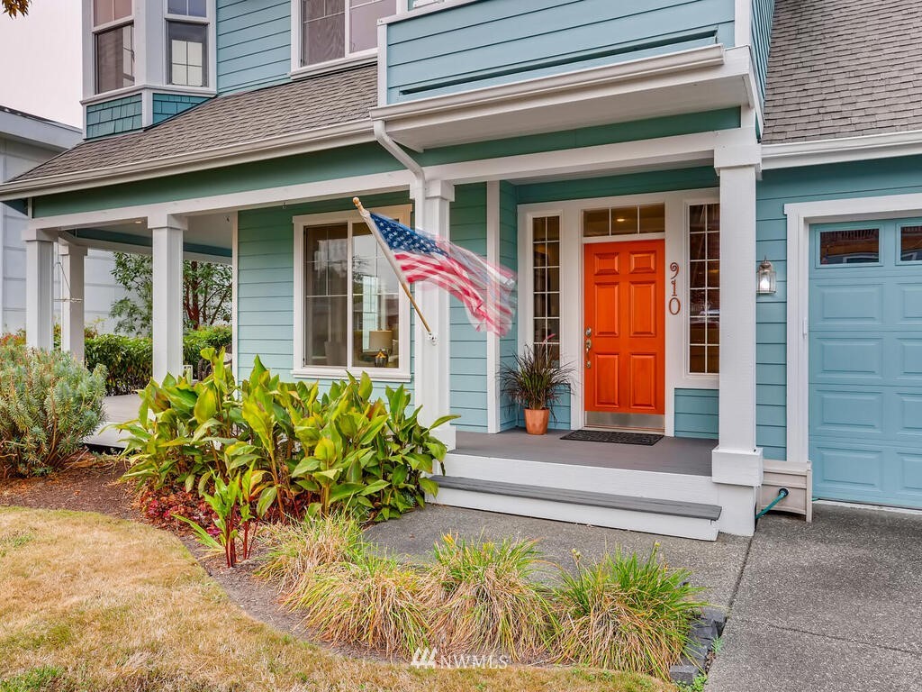 910 North 32nd Street Renton, WA 98056 - Photo 4 of 29 a front view of a house