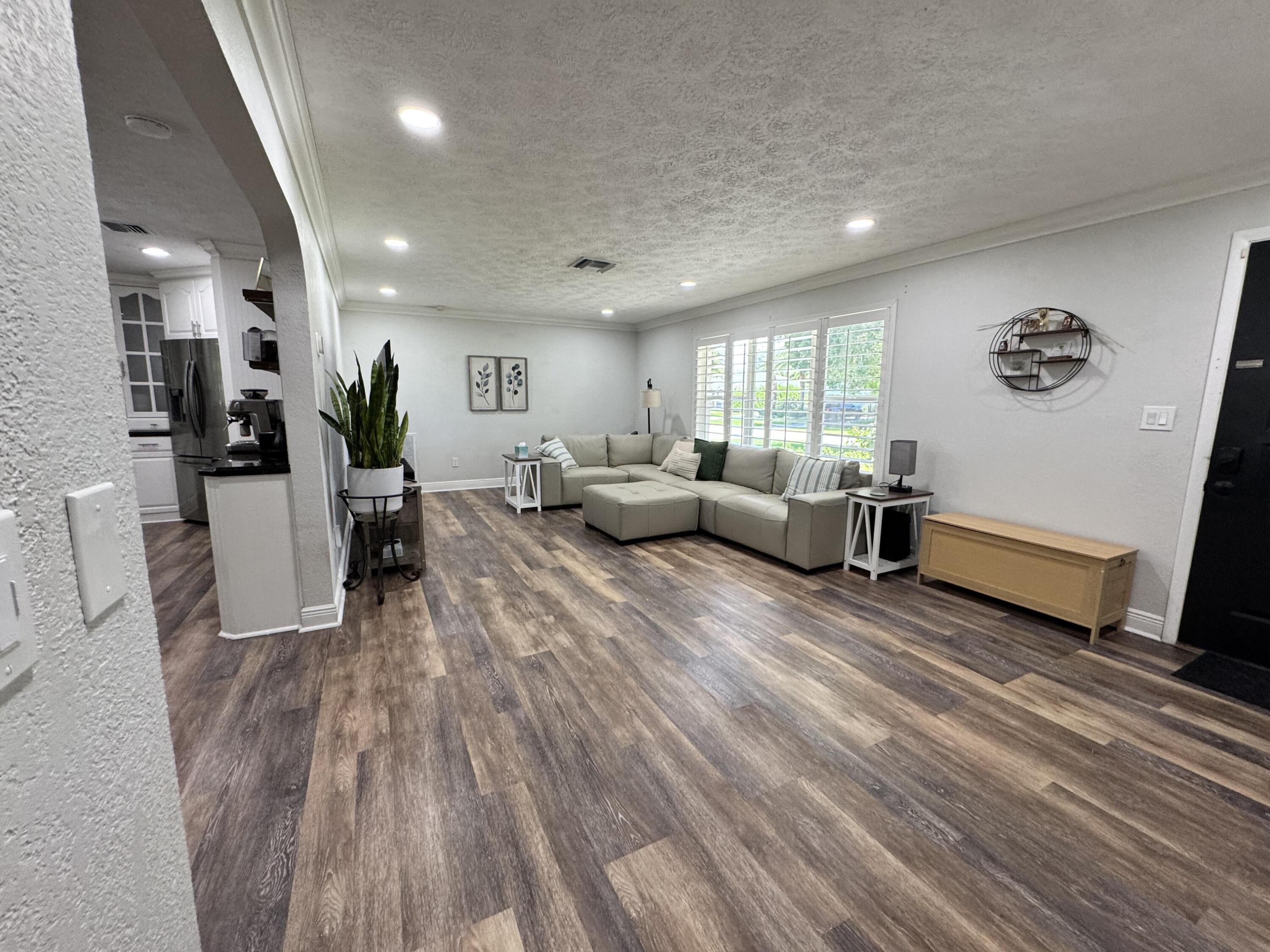 7828 St Andrews Road Lake Worth, FL 33467 - Photo 4 of 32 03_beyc6a3c347e9d795