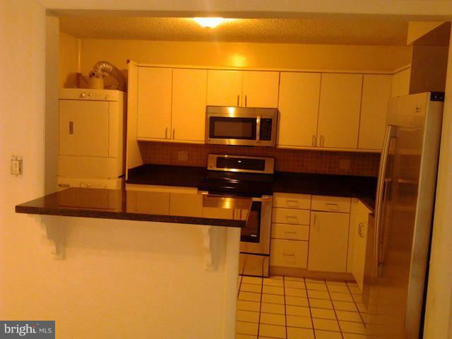 1800 Old Meadow Road, Unit 1204 McLean, VA 22102 - Photo 7 of 12 Kitchen