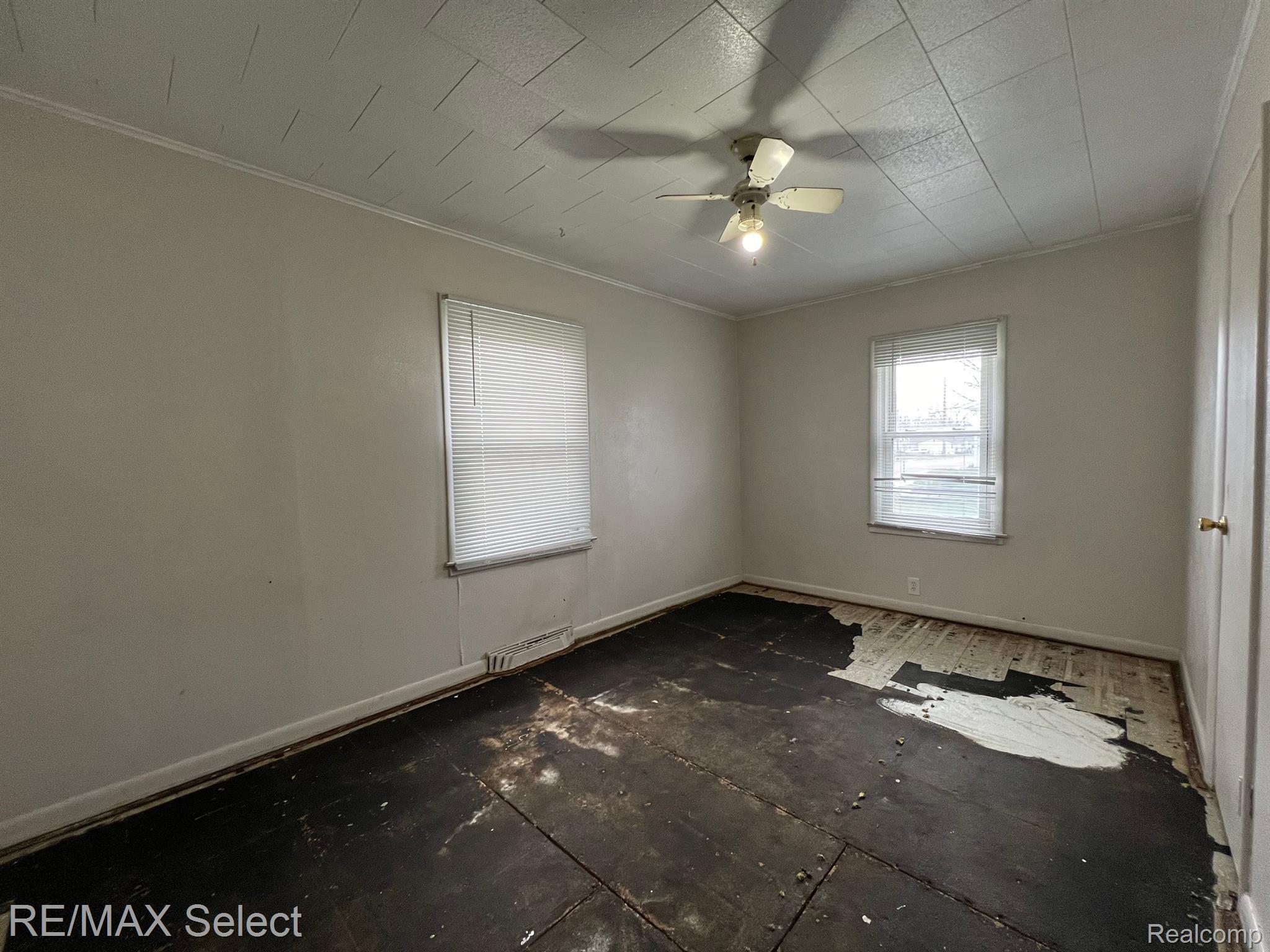 802 West Atherton Road Flint, MI 48507 - Photo 12 of 15 Gallery Image 12