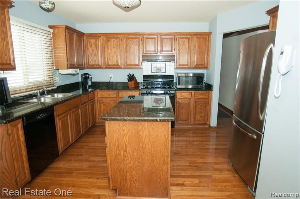 1347 Bembridge Drive Rochester Hills, MI 48307 - Photo 19 of 66