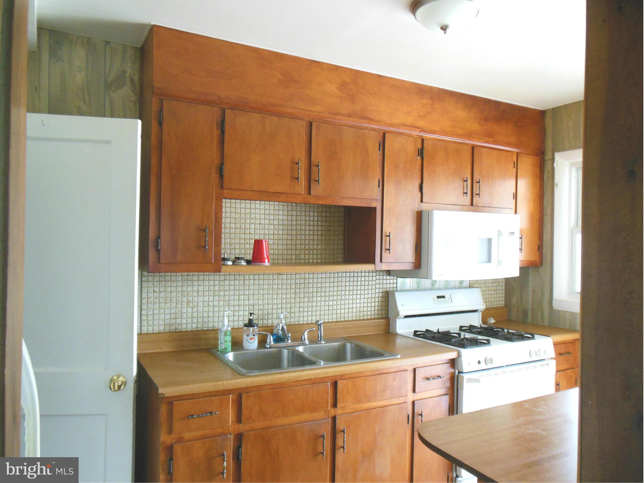 901 Middlesex Road Baltimore, MD 21221 - Photo 2 of 10 Kitchen